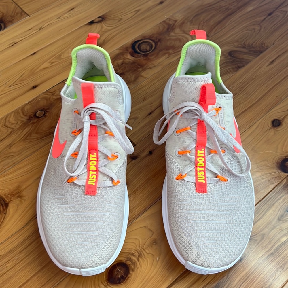 Women’s Nike free tennis shoes